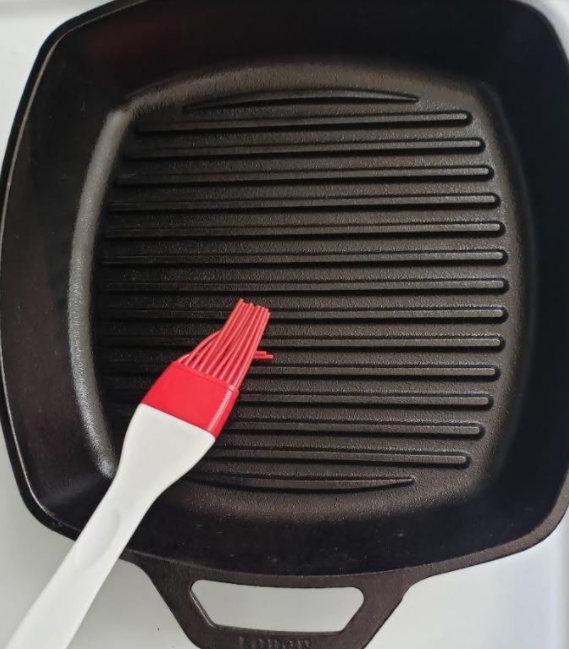 Cast Iron VS Stainless Steel Grill 2024 Which One Is Better to Buy?